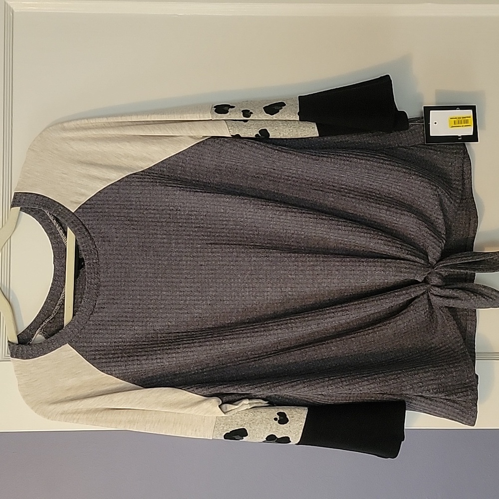 NWT  I.N. STUDIO TOP🩶
